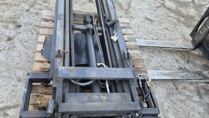 STILL MASTIL TRIPLEX